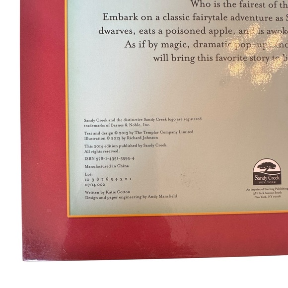 Snow White Classic Fairytale Pop-up Book - Picture 6 of 7